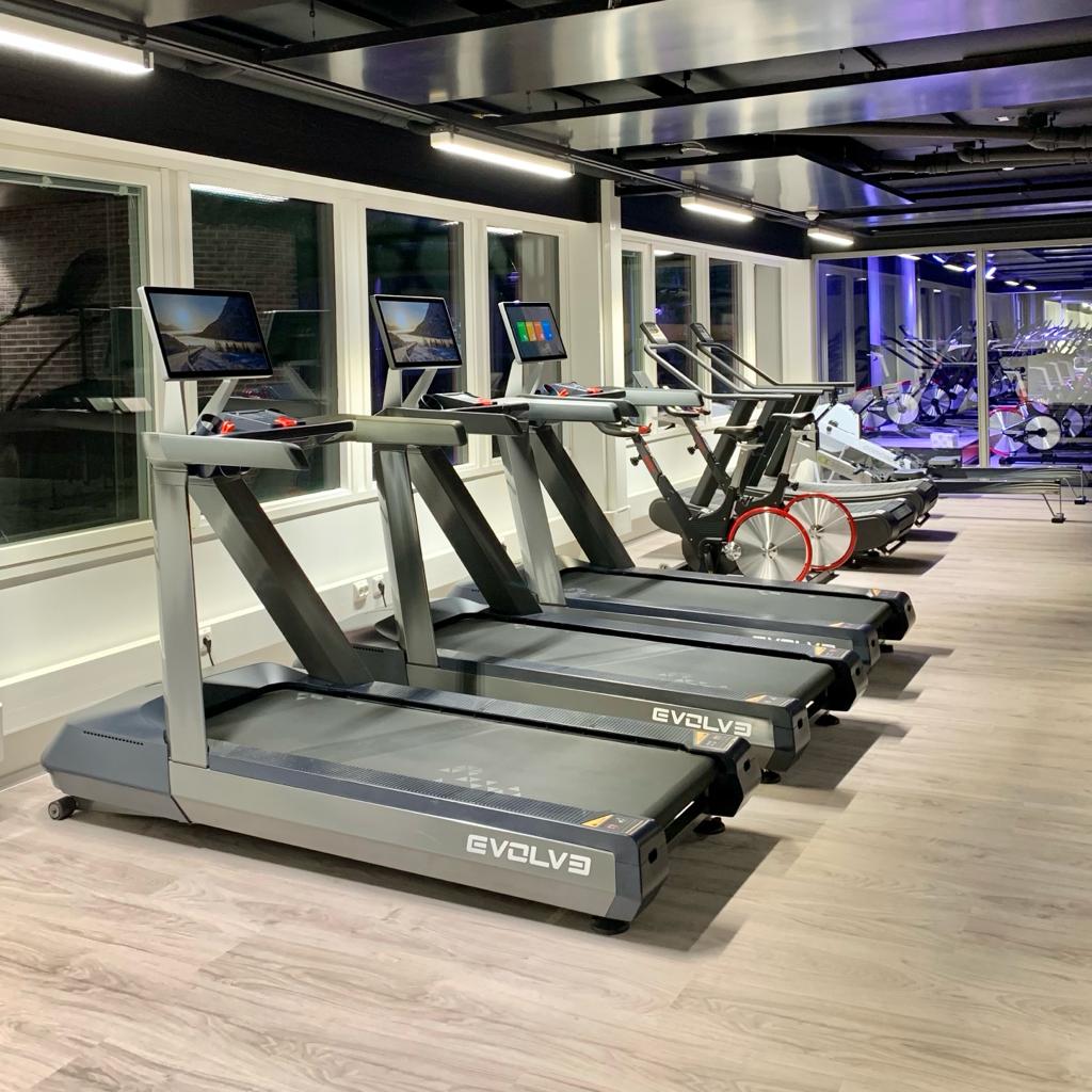 Tapis de course intelligent avec écran tactile Evolve CT-215X BL